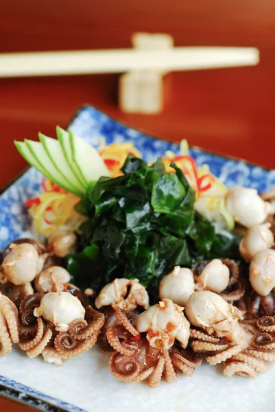 Octopus with salad — Stock Photo, Image