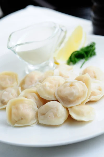 Dumplings with sour cream — Stock Photo, Image