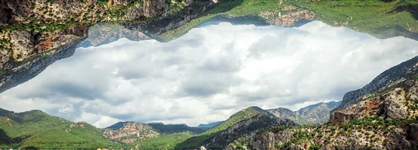 Paisaje Creativo Diseño Moderno Montañas Reflejadas Cielo Mundos Paralelos Espacio — Foto de Stock