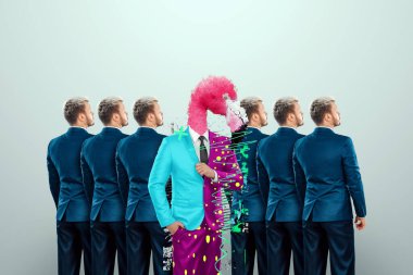 Eşsiz yaratıcılık geçmişi, iş adamlarının arasında çok renkli ucube flamingo. Rekabet avantajı, kalabalıktan uzak durmak, kutunun dışını düşünmek, bir lider.