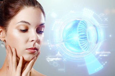 İnsan gözünün gerçekçi hologramı ve gerçek göz çekimleri. Görüş konsepti, lazer göz ameliyatı katarakt, astigmat, modern göz doktoru.
