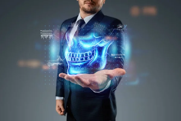 Muž Podívá Hologram Čelisti Rentgen Lebky Moderní Zubařství Ortodontista Bolest Stock Snímky