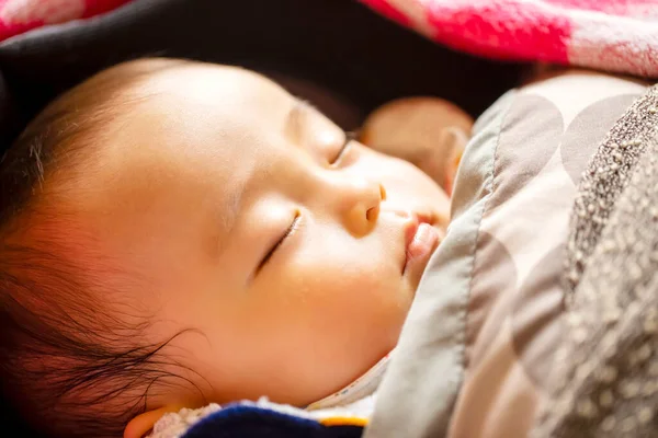 Schlafendes Gesicht Eines Süßen Jährigen Babys Mit Geringer Schärfentiefe Und — Stockfoto
