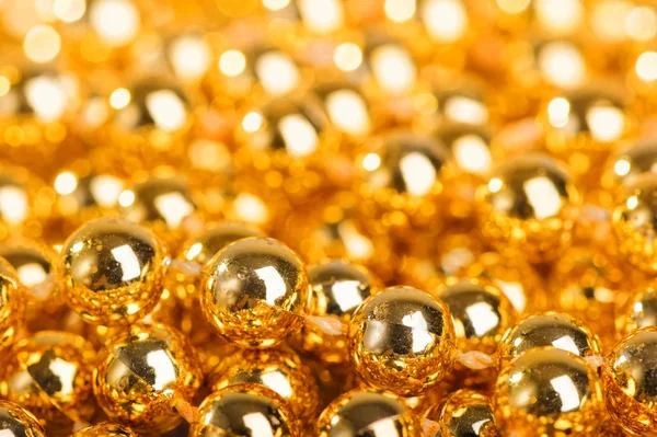 Goldene Kugeln als Hintergrund — Stockfoto