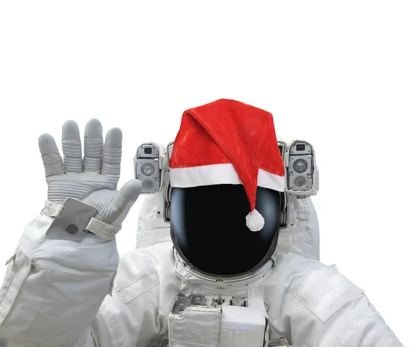 Astronaut Červeném Santa Klobouku Zvedne Ruku Jako Pozdrav Izolované Bílém — Stock fotografie