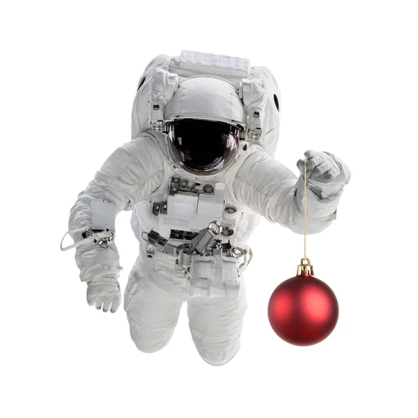 Astronaut Skafandru Drží Vánoční Míč Izolovaný Bílém Pozadí Prvky Tohoto — Stock fotografie