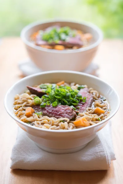 Farinha de macarrão de carne oriental — Fotografia de Stock