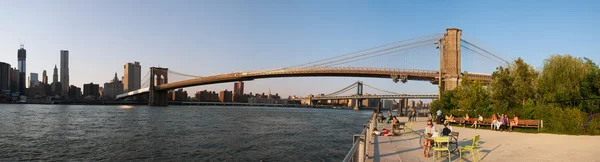 Brooklyn Köprüsü panorama gün batımında — Stok fotoğraf