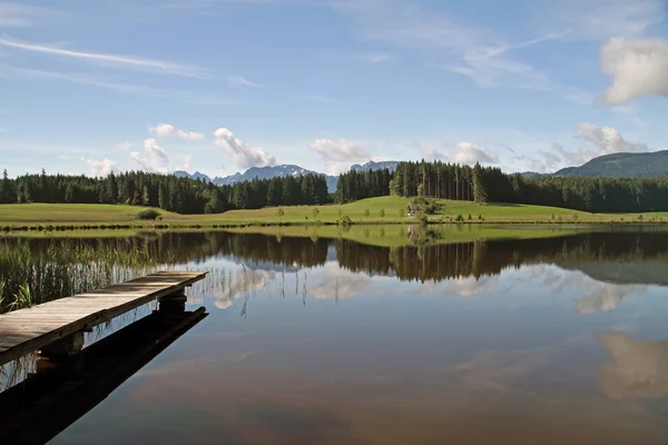 Alpské jezero — Stock fotografie