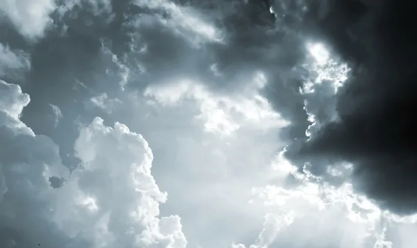 fırtına bulutları tehdit