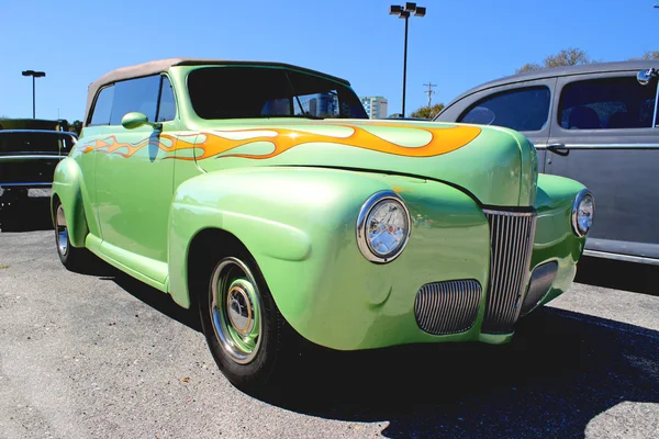 Klasik yeşil Cabrio sıcak çubuk.