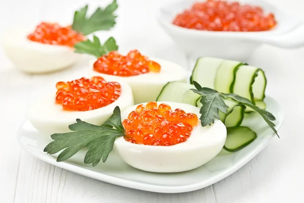 Ovos recheados com caviar — Fotografia de Stock