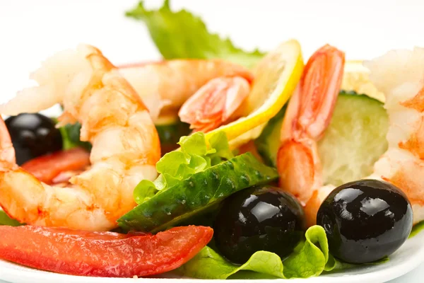 Salad with shrimps and vegetables — Stock Photo, Image