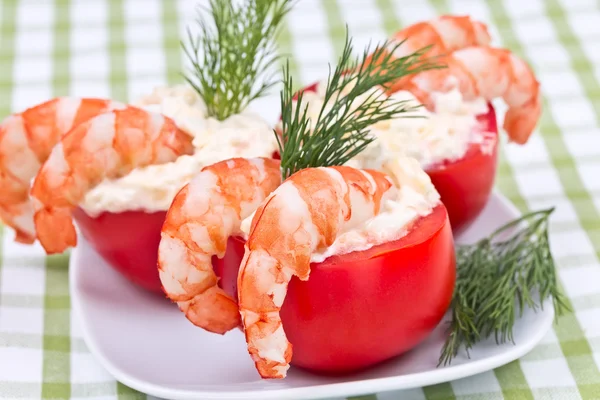 Tomatoes stuffed with shrimp — Stock Photo, Image