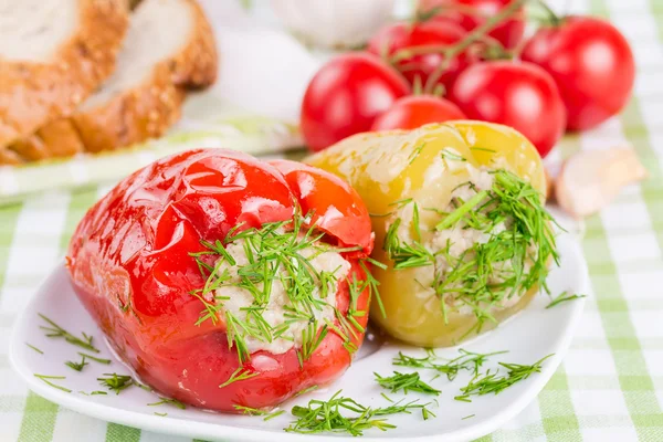 Stuffed red and green peppers — Stock Photo, Image