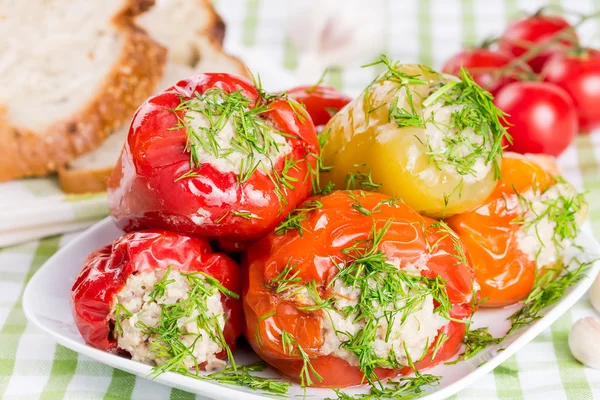 Stuffed red and green peppers — Stock Photo, Image