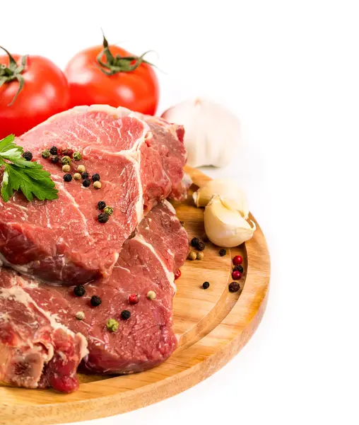 Raw beef steak with garlic — Stock Photo, Image