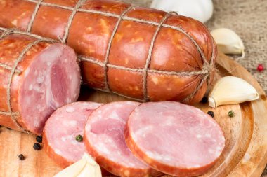 Tütsülenmiş sosis