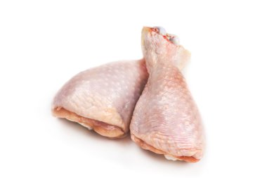 Çiğ tavuk bacağı.