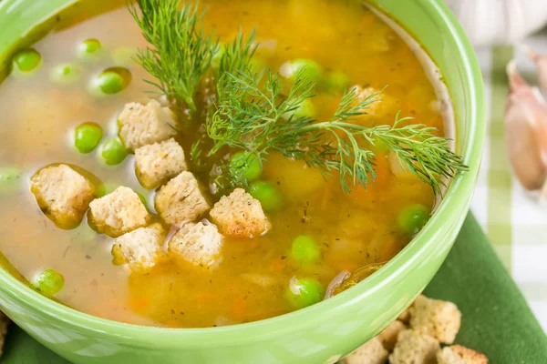 Erwten soep met croutons — Stockfoto