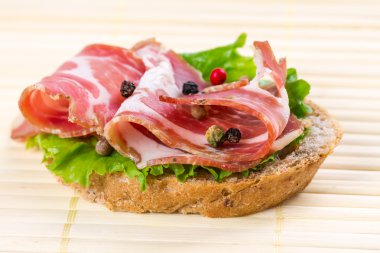 kanepeler ile jambon