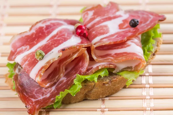 Canapes with ham — Stock Photo, Image