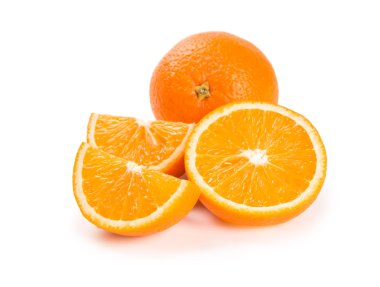 beyaz arkaplanda portakallar