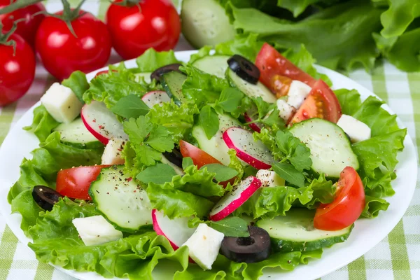 Salad with tomatoes and cucumbers — Stock Photo, Image