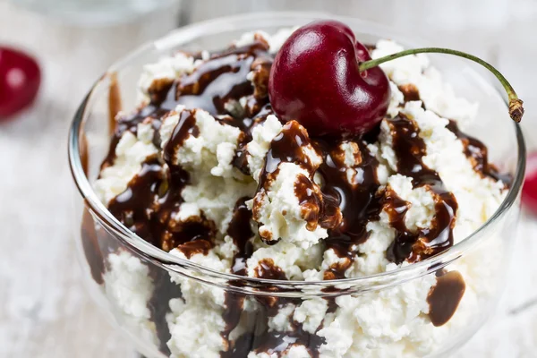 Postre de queso de cabaña con chocolate — Foto de Stock