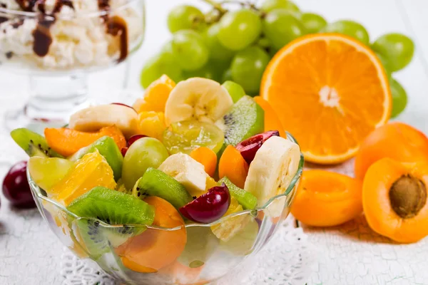 Salada de frutas frescas — Fotografia de Stock