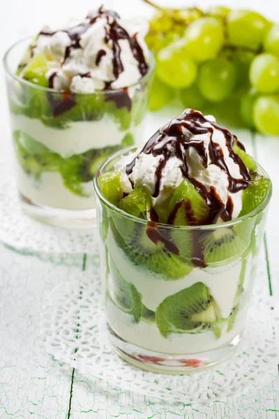 Creamy dessert with chocolate and kiwi fruit — Stock Photo, Image