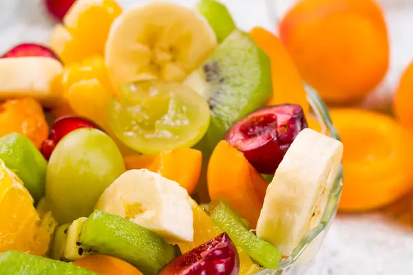 Ensalada de frutas y bayas — Foto de Stock