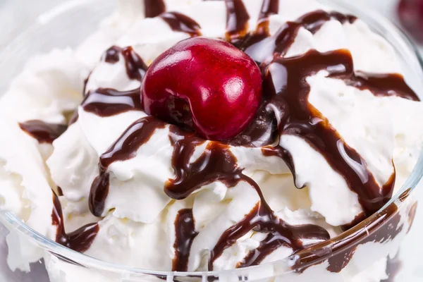 Postre de crema con chocolate — Foto de Stock