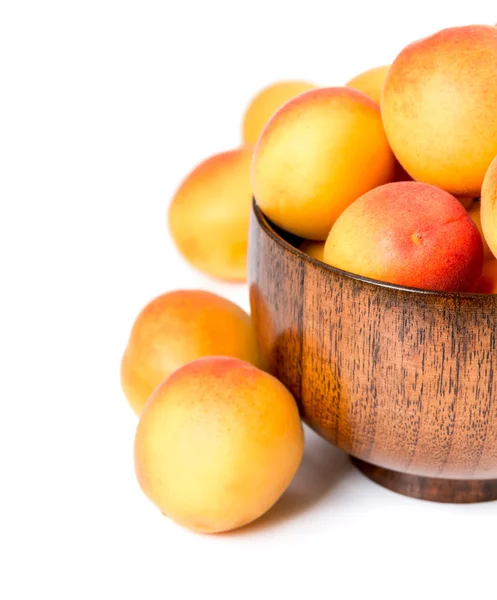 Ripe apricots in a wooden bowl — Stock Photo, Image