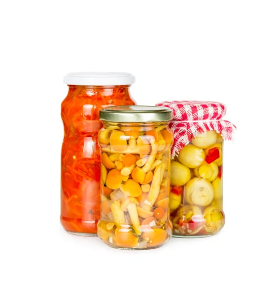 Ingeblikte groenten in glazen potten — Stockfoto
