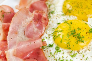 sahanda yumurta ile jambon