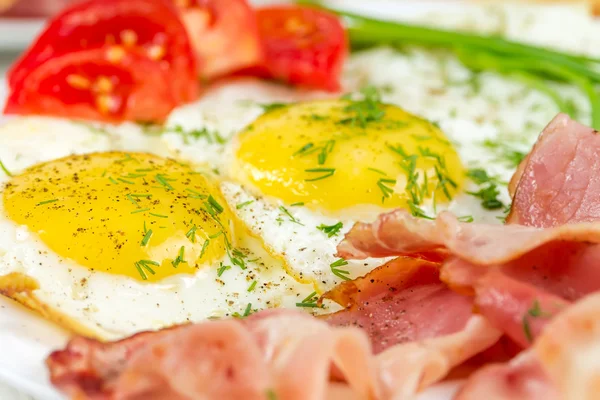 Fried eggs with ham — Stock Photo, Image