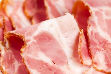 ince dilimlenmiş domuz pastırma