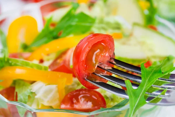 Salad with fresh vegetables — Stock Photo, Image