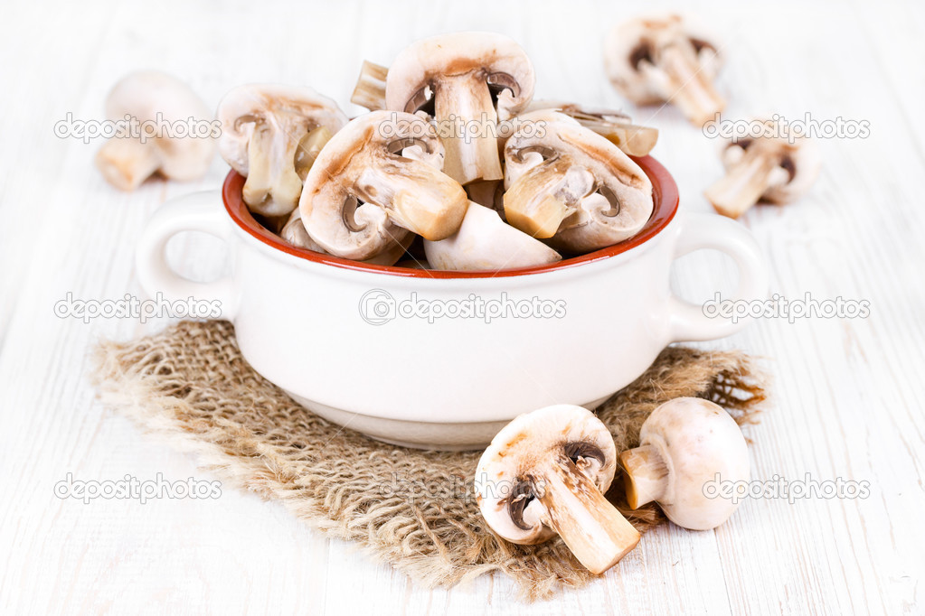 Mushrooms in a ceramic bowl