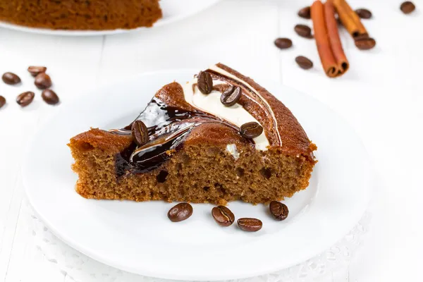 Pedazo de pastel de chocolate — Foto de Stock