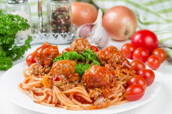 Spaghetti bolognese with meatballs — Stock Photo, Image