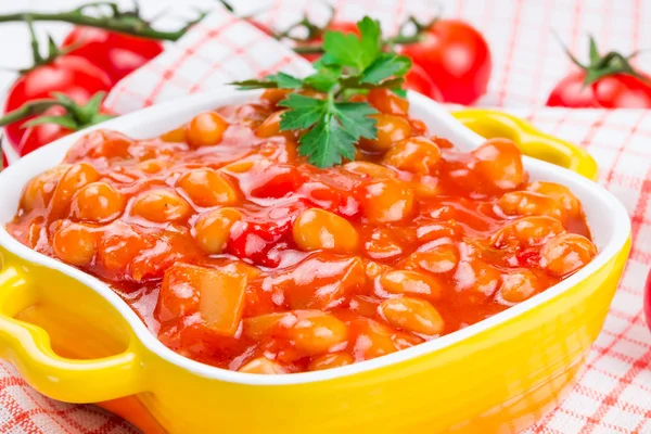 Fagioli con verdure in salsa di pomodoro — Foto Stock