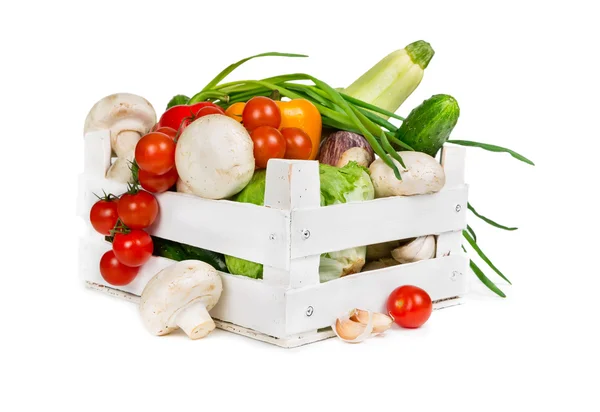 Verduras frescas en caja —  Fotos de Stock