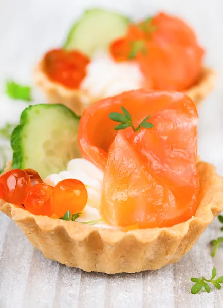 Tartlers with cream, pepper and cucumber — Stock Photo, Image