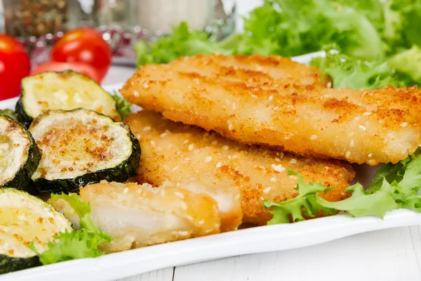 Nuggets de frango em panificação — Fotografia de Stock