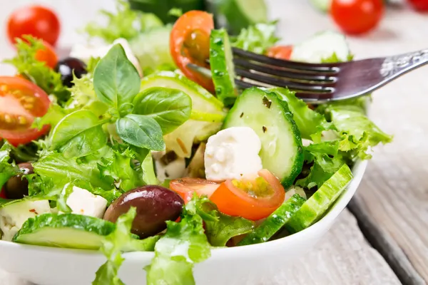 Salada com legumes frescos — Fotografia de Stock