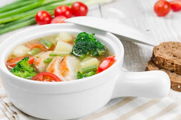 Soupe de légumes au poulet — Photo