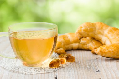 fincan çay ve iki ay çöreği