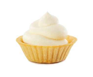 Krem şantili tart beyaz arka planda izole.